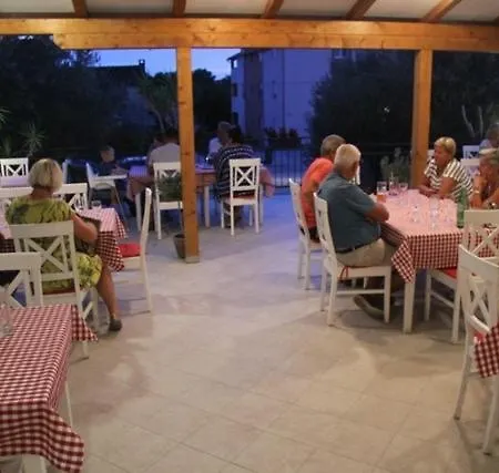 Appartamento Family Pikolo Sveti Filip i Jakov